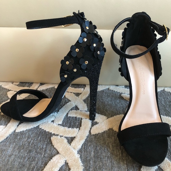 Shoes - LAST PAIR SIZE: 5.5 RETRO PIN-UP STYLE HEELS